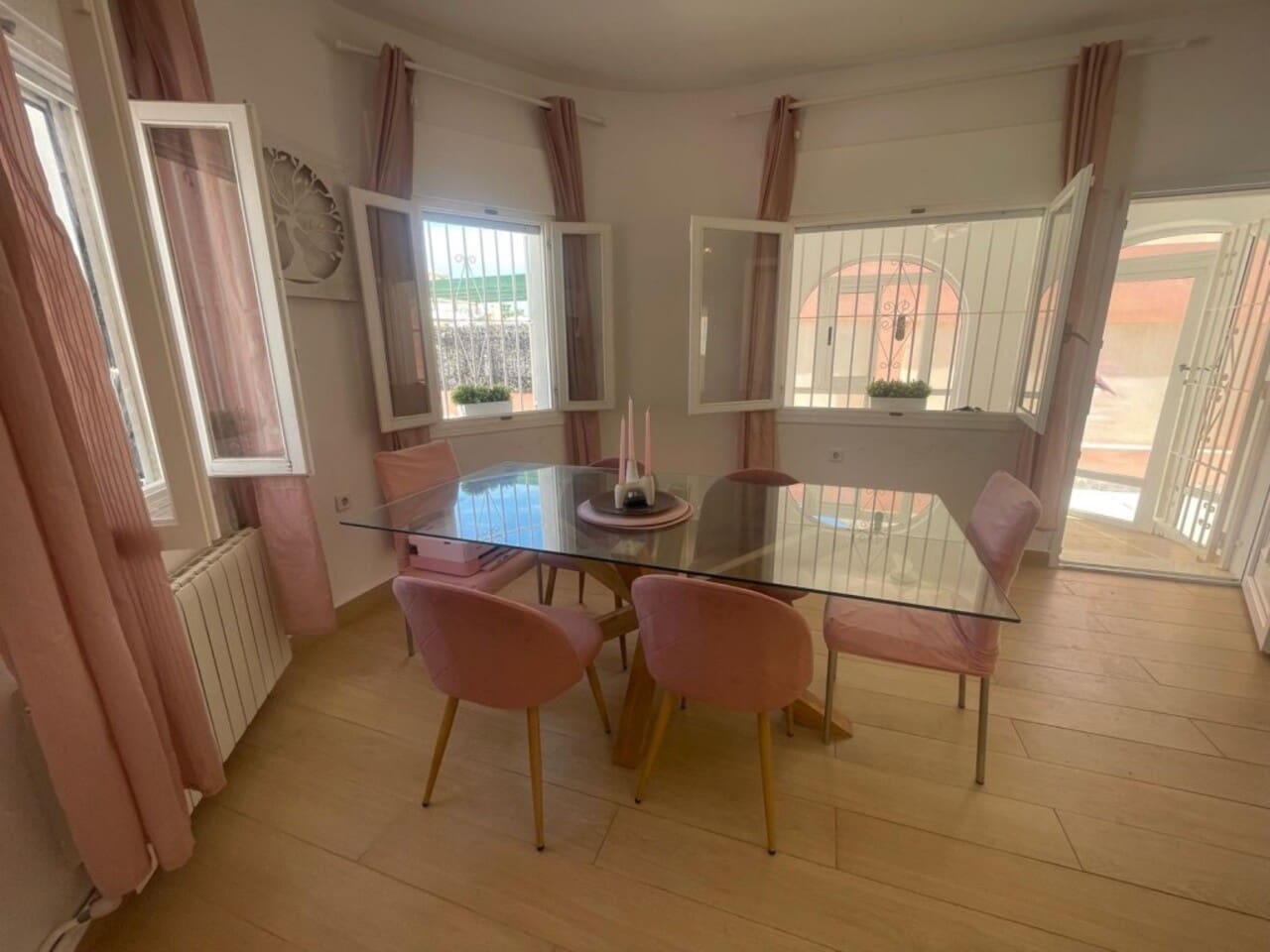 Chalet de 5 habitaciones en Playa Flamenca en venta - 379.000 € (Ref: 9155103)