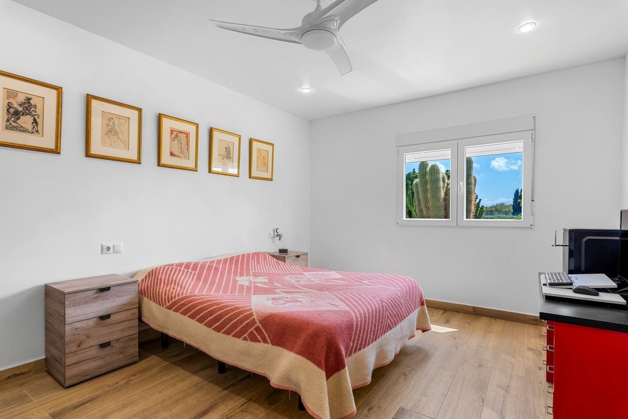 Chalet de 6 habitaciones en Los Montesinos en venta - 779.000 € (Ref: 9155128)