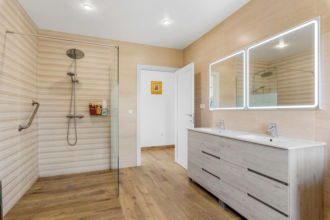 Chalet de 6 habitaciones en Los Montesinos en venta - 779.000 € (Ref: 9155128)