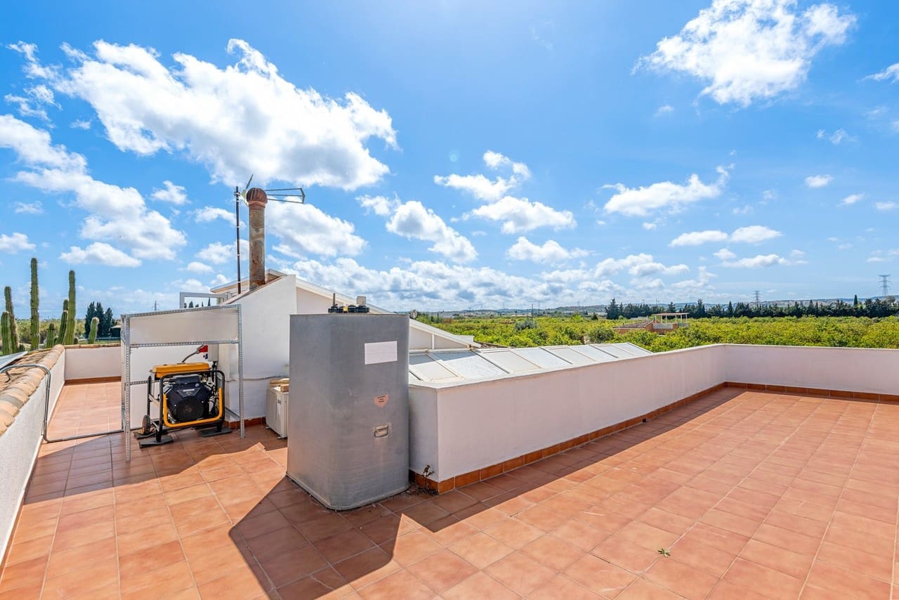 Chalet de 6 habitaciones en Los Montesinos en venta - 779.000 € (Ref: 9155128)