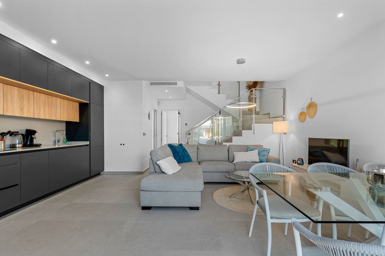 Chalet de 4 habitaciones en Ciudad Quesada en venta - 369.000 € (Ref: 9155181)