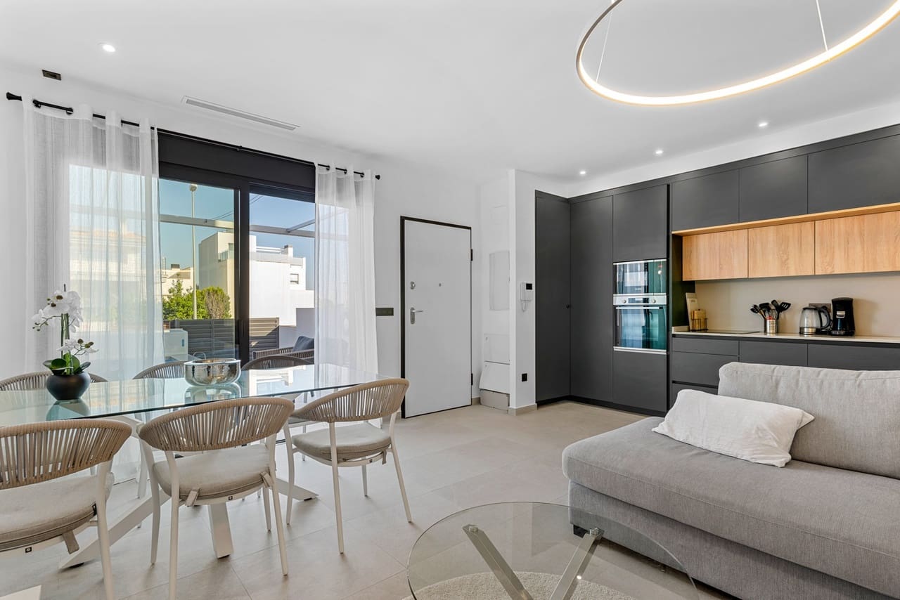 Chalet de 4 habitaciones en Ciudad Quesada en venta - 369.000 € (Ref: 9155181)