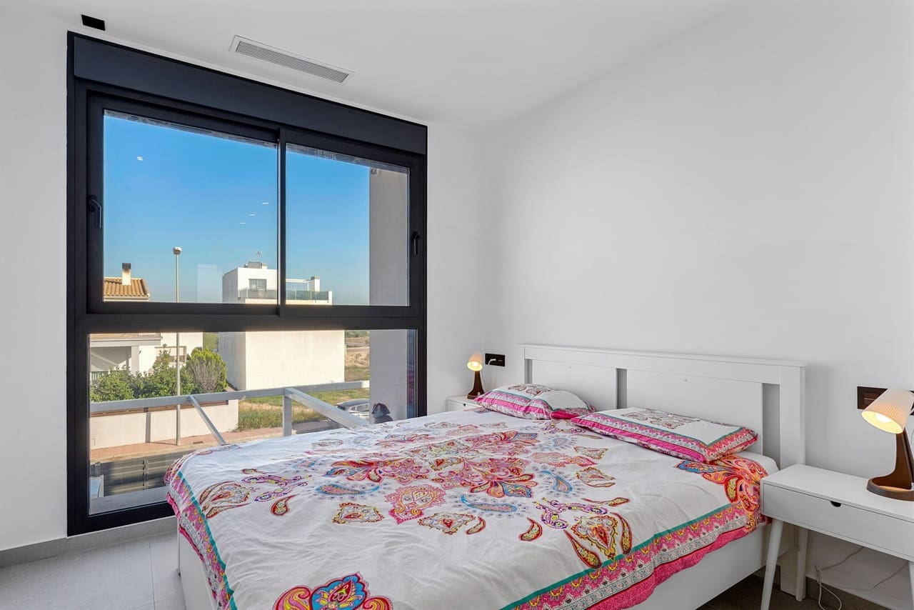 Chalet de 4 habitaciones en Ciudad Quesada en venta - 369.000 € (Ref: 9155181)