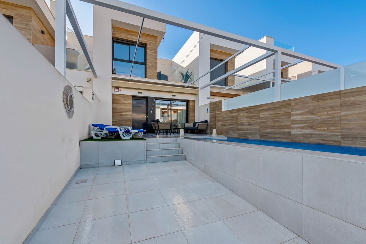 Chalet de 4 habitaciones en Ciudad Quesada en venta - 369.000 € (Ref: 9155181)