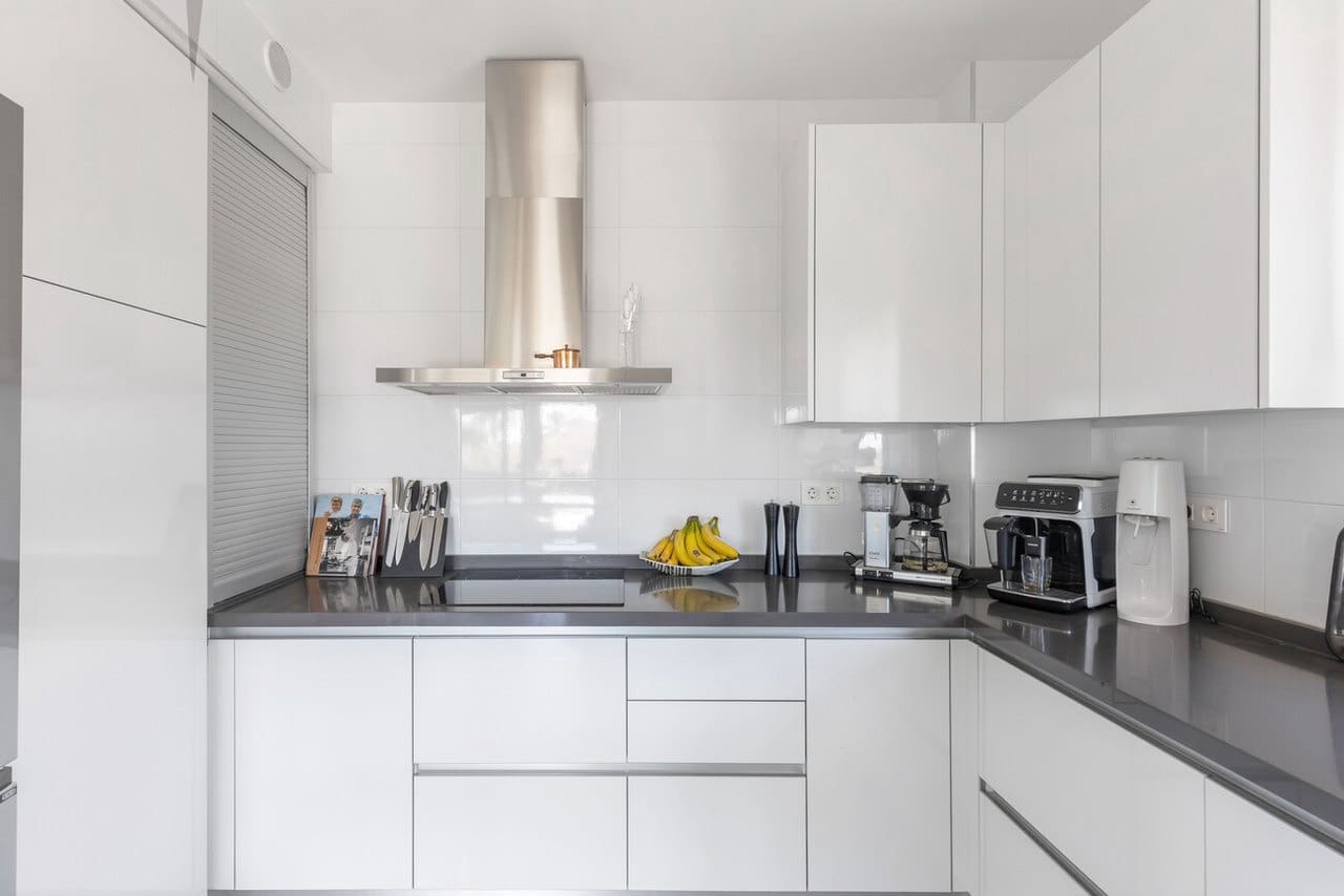 Chalet de 4 habitaciones en Torrevieja en venta con piscina - 895.000 € (Ref: 9155191)