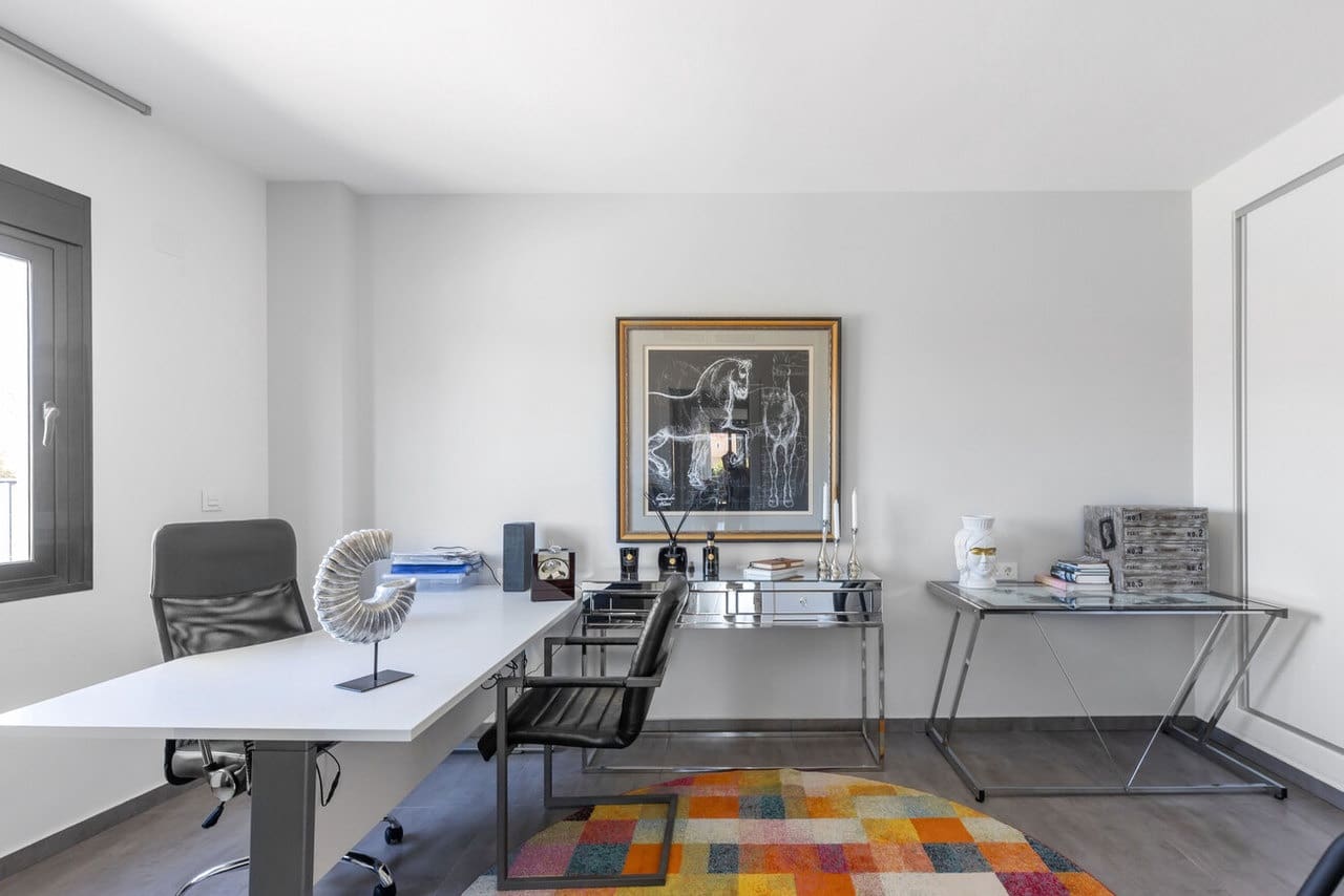 Chalet de 4 habitaciones en Torrevieja en venta con piscina - 895.000 € (Ref: 9155191)