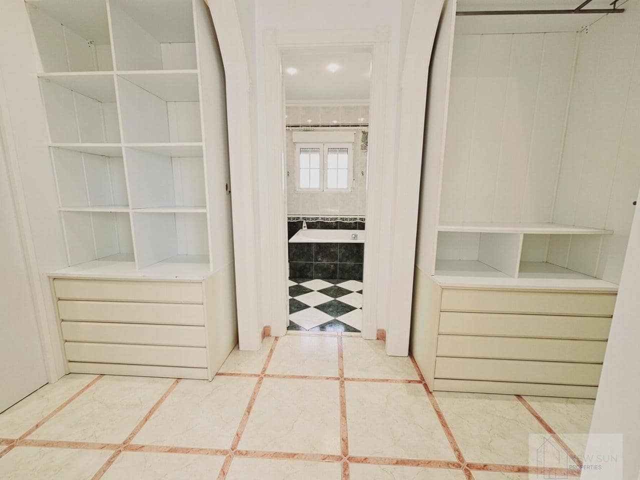 5 soveværelse Villa til salg i Torrevieja med swimmingpool - € 689.000 (Ref: 9155213)