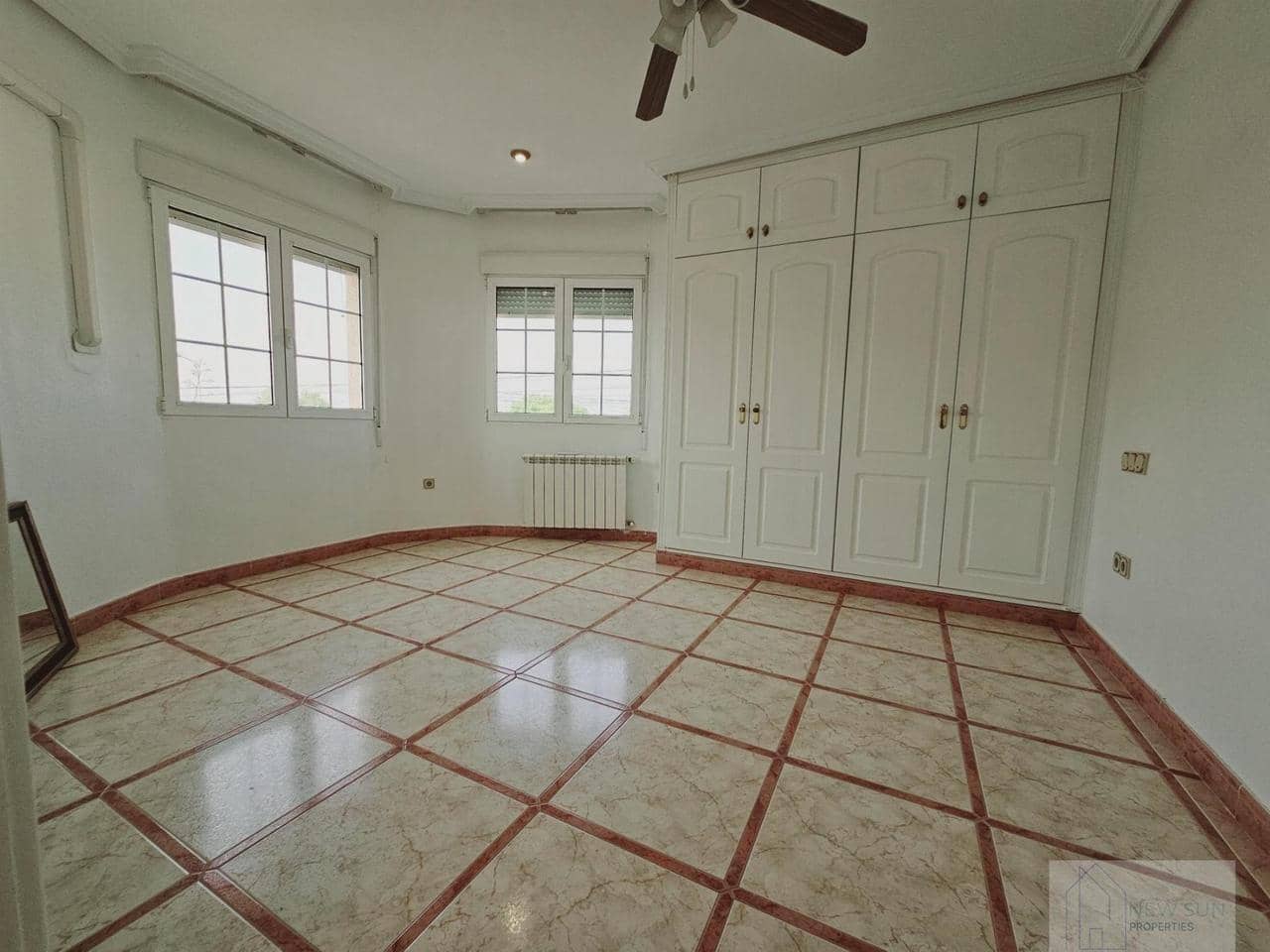 5 soveværelse Villa til salg i Torrevieja med swimmingpool - € 689.000 (Ref: 9155213)