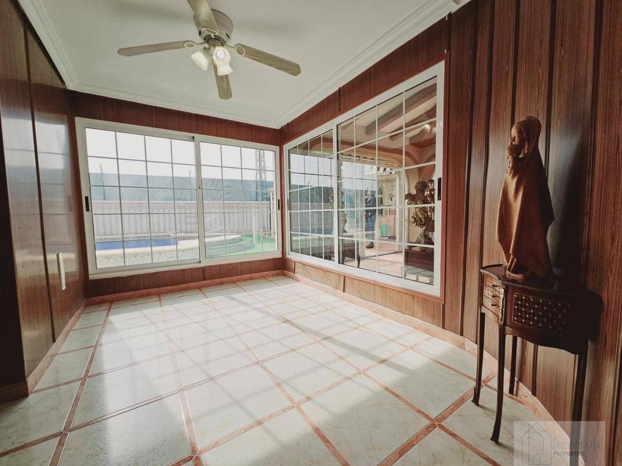 5 soveværelse Villa til salg i Torrevieja med swimmingpool - € 689.000 (Ref: 9155213)