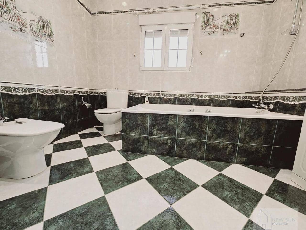 5 soveværelse Villa til salg i Torrevieja med swimmingpool - € 689.000 (Ref: 9155213)