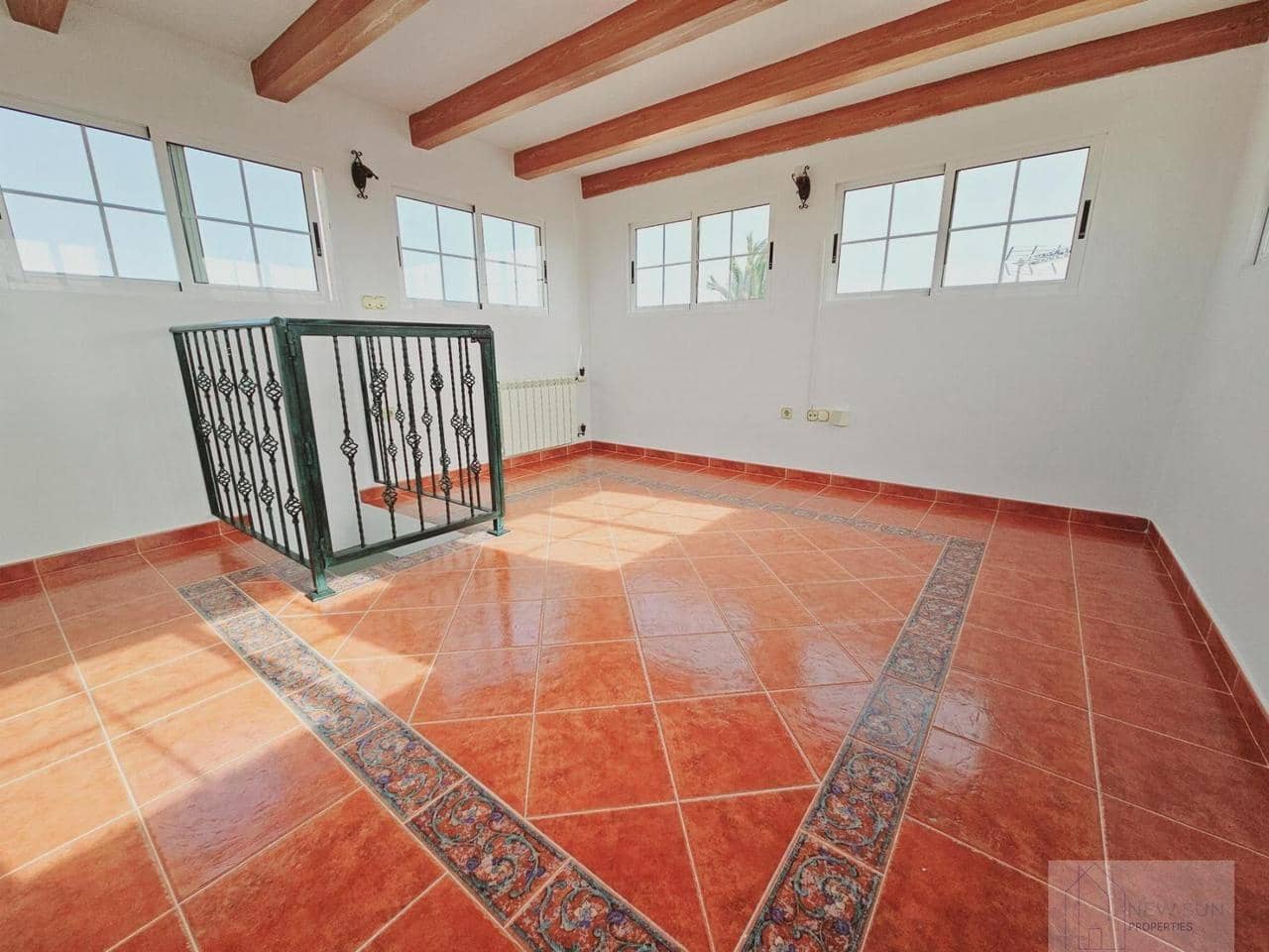 5 soveværelse Villa til salg i Torrevieja med swimmingpool - € 689.000 (Ref: 9155213)