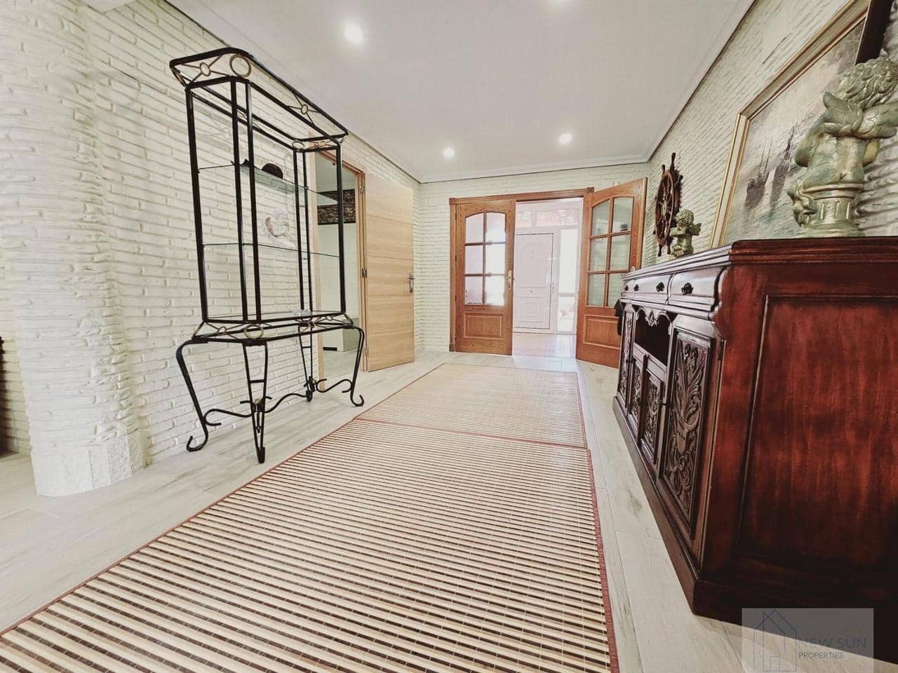 5 soveværelse Villa til salg i Torrevieja med swimmingpool - € 689.000 (Ref: 9155213)