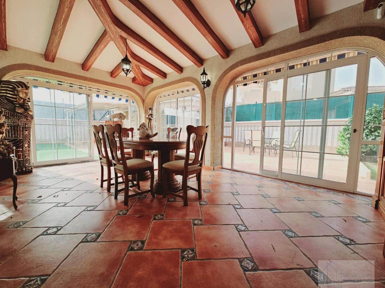 5 soveværelse Villa til salg i Torrevieja med swimmingpool - € 689.000 (Ref: 9155213)