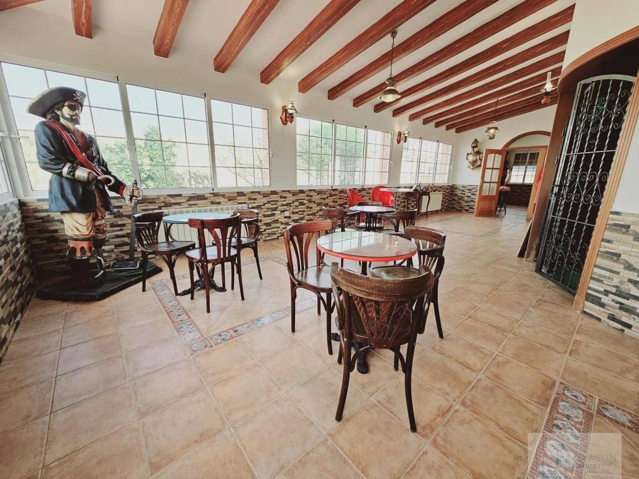 5 soveværelse Villa til salg i Torrevieja med swimmingpool - € 689.000 (Ref: 9155213)