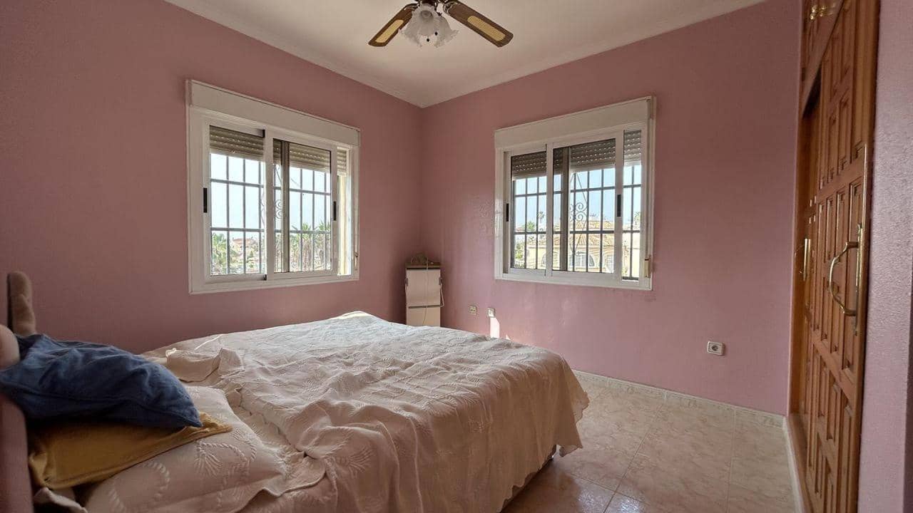 Chalet de 5 habitaciones en Ciudad Quesada en venta - 599.990 € (Ref: 9155244)