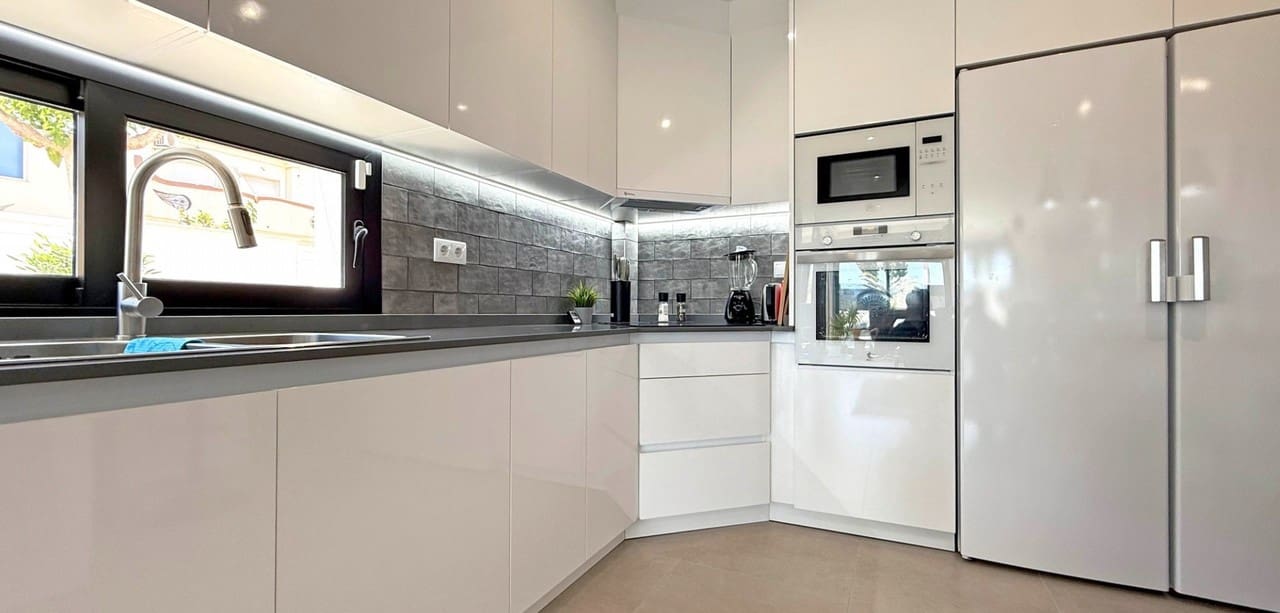 2 bedroom Villa for sale in San Pedro del Pinatar - € 495,000 (Ref: 9155246)