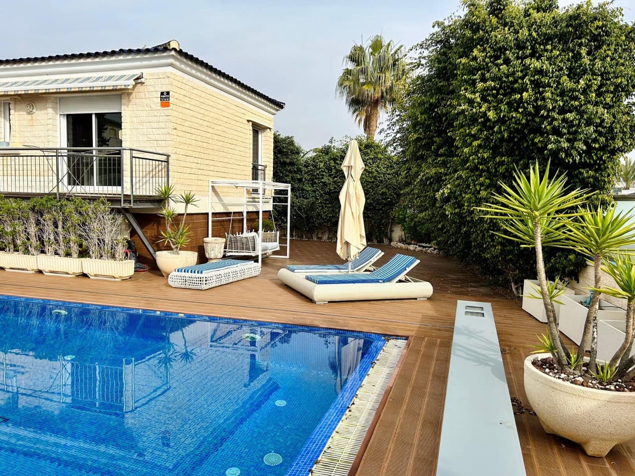 5 bedroom Villa for sale in Torrevieja - € 1,117,000 (Ref: 9155269)