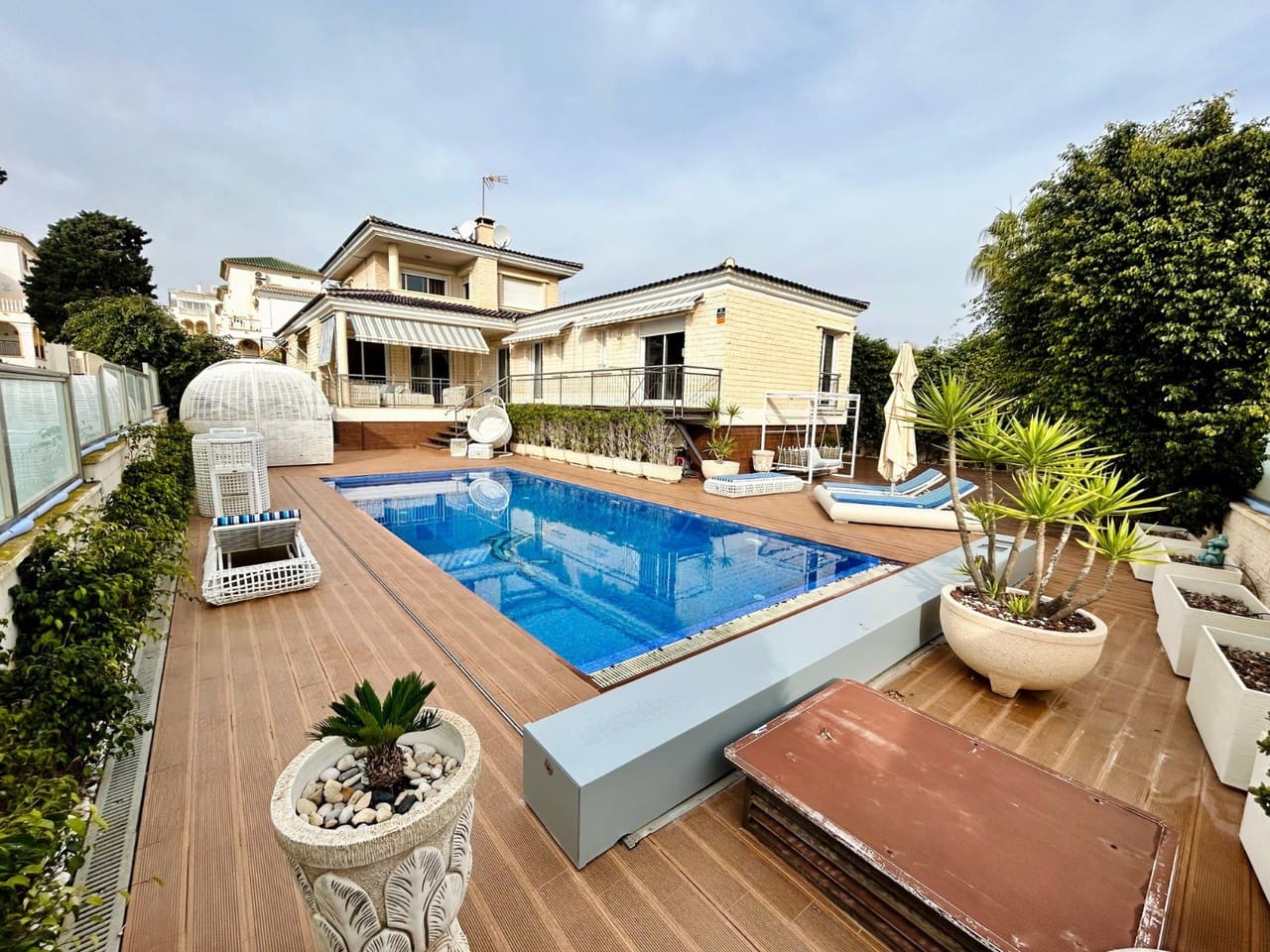 5 bedroom Villa for sale in Torrevieja - € 1,117,000 (Ref: 9155269)