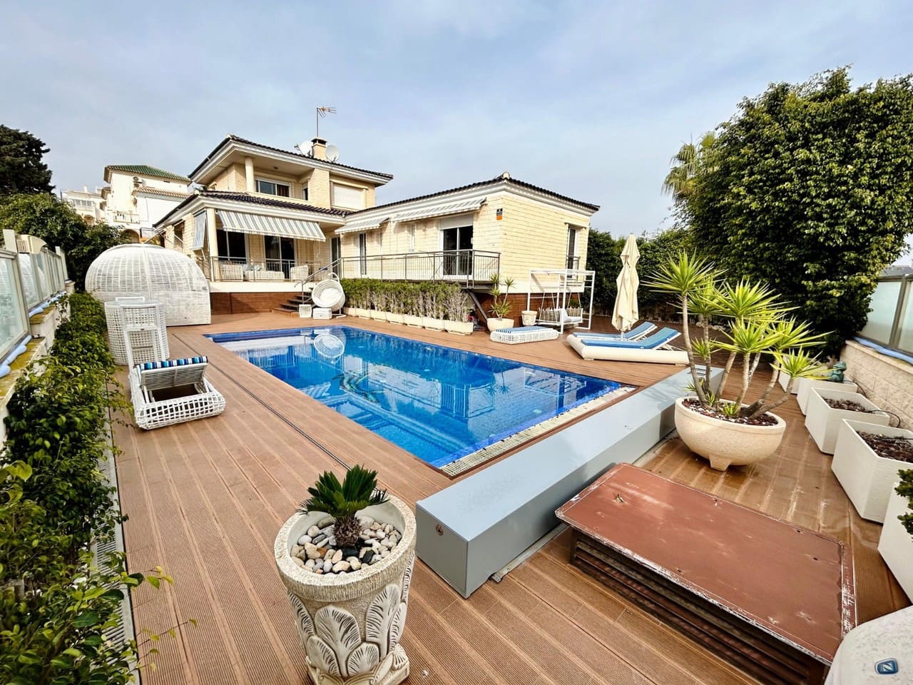 5 bedroom Villa for sale in Torrevieja - € 1,117,000 (Ref: 9155269)