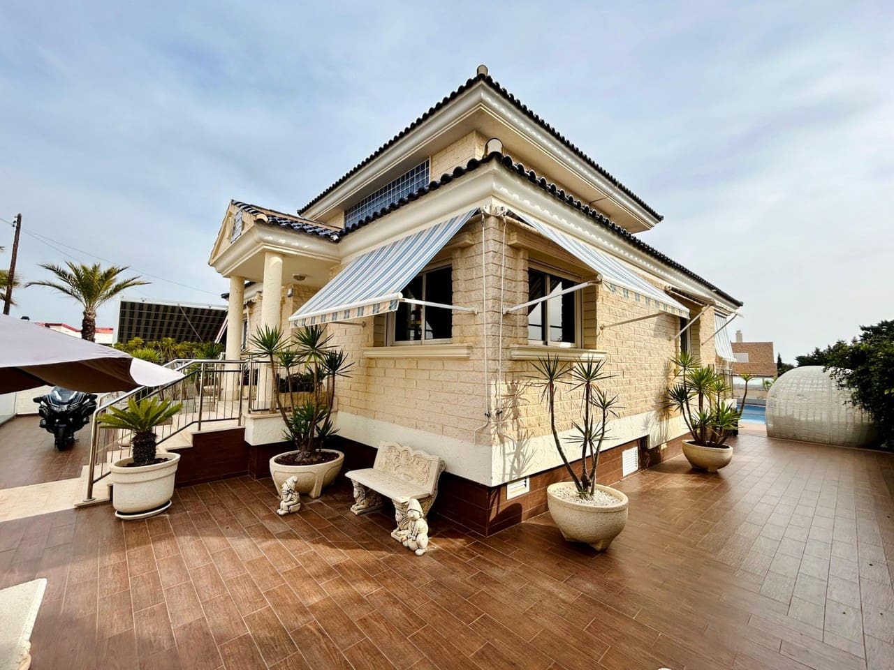 5 bedroom Villa for sale in Torrevieja - € 1,117,000 (Ref: 9155269)