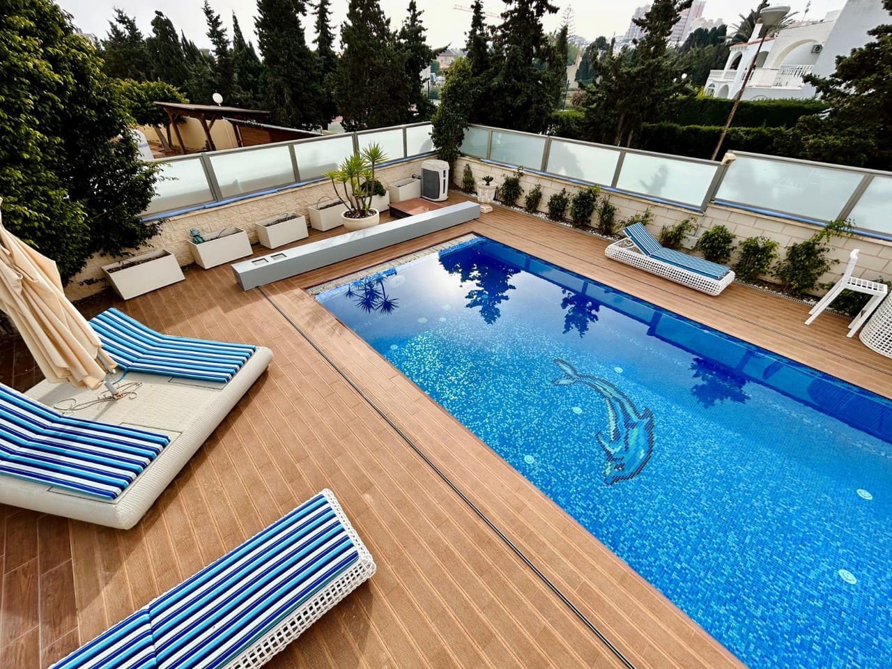 5 bedroom Villa for sale in Torrevieja - € 1,117,000 (Ref: 9155269)