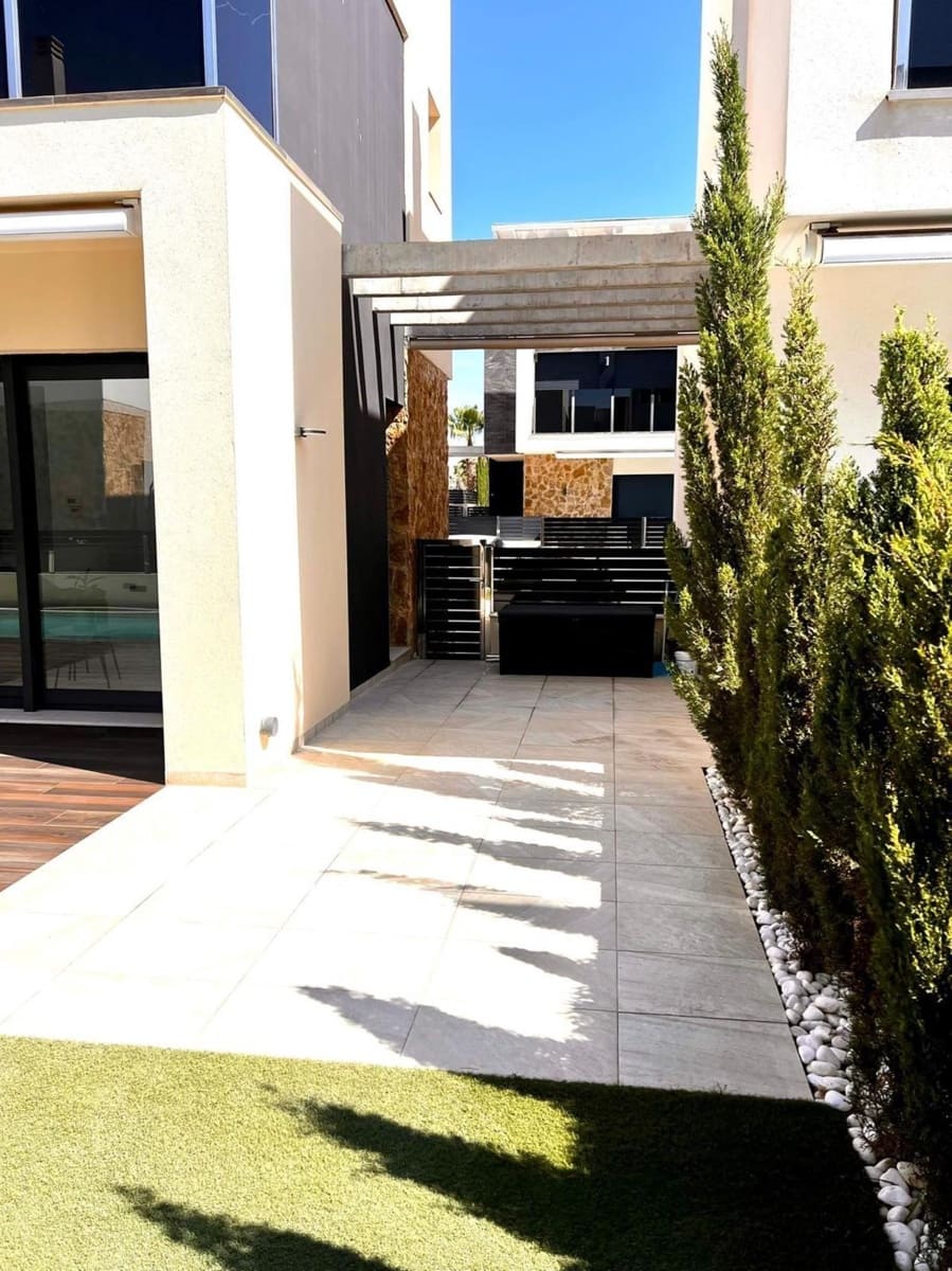 3 bedroom Villa for sale in Orihuela Costa with pool - € 499,000 (Ref: 9155275)