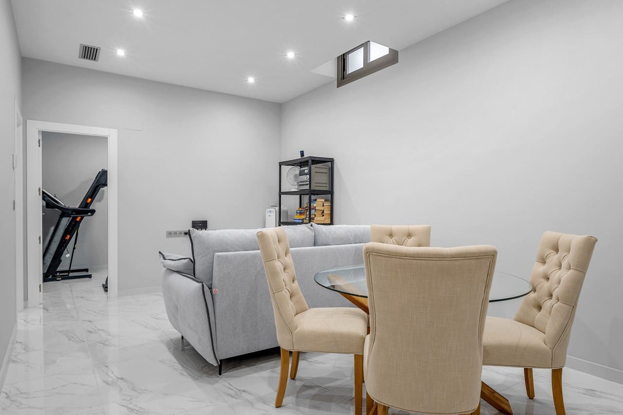 4 bedroom Villa for sale in Orihuela Costa - € 449,000 (Ref: 9155276)