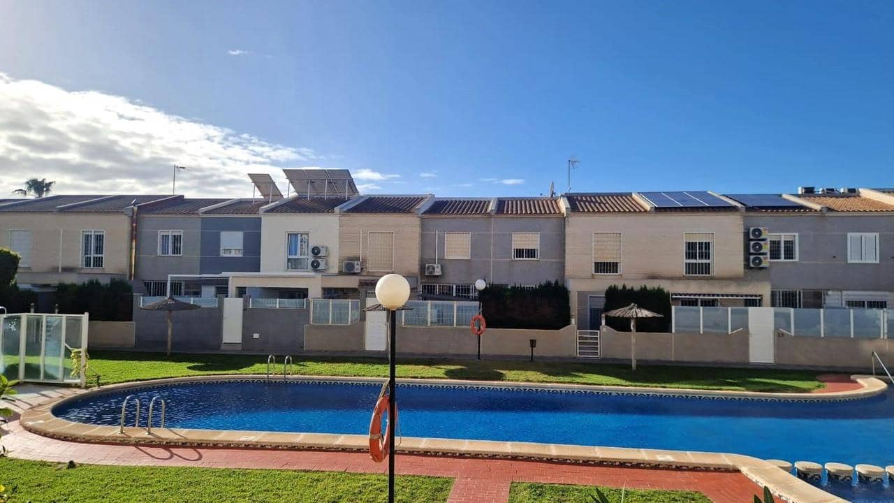 Casa de 3 habitaciones en Torrevieja en venta con piscina - 210.000 € (Ref: 9155313)