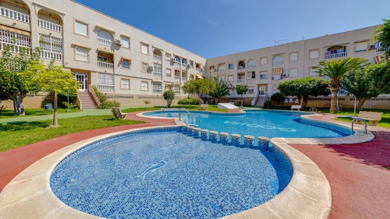 2 bedroom Apartment for sale in Torrevieja - € 143,900 (Ref: 9155355)