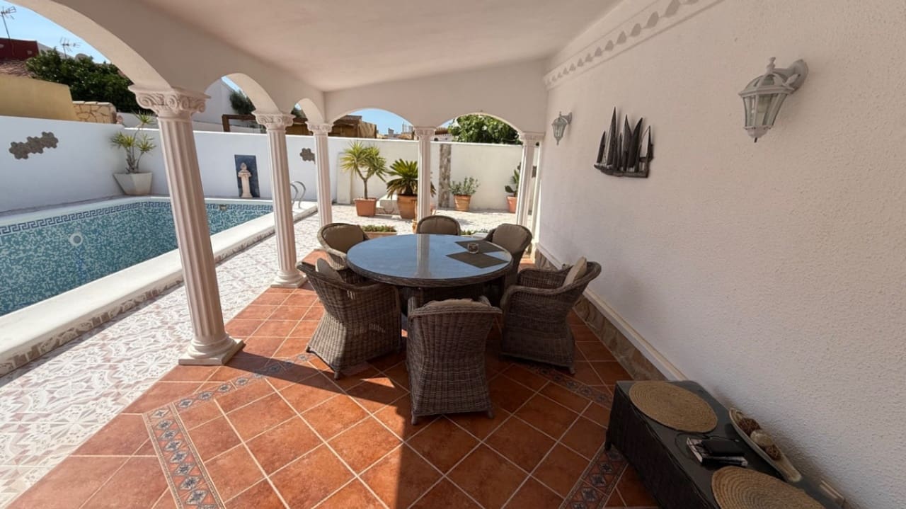 Casa de 3 habitaciones en Torrevieja en venta - 399.000 € (Ref: 9155385)