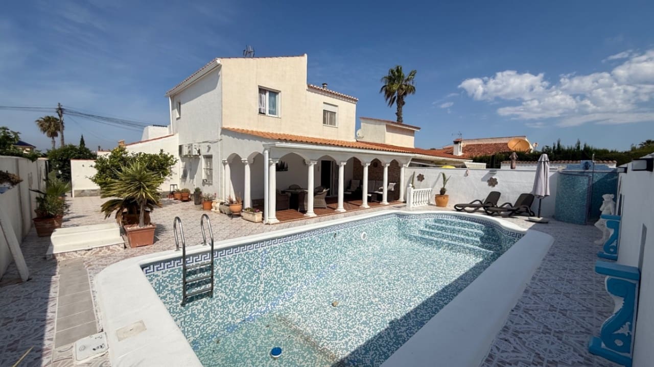 Casa de 3 habitaciones en Torrevieja en venta - 399.000 € (Ref: 9155385)