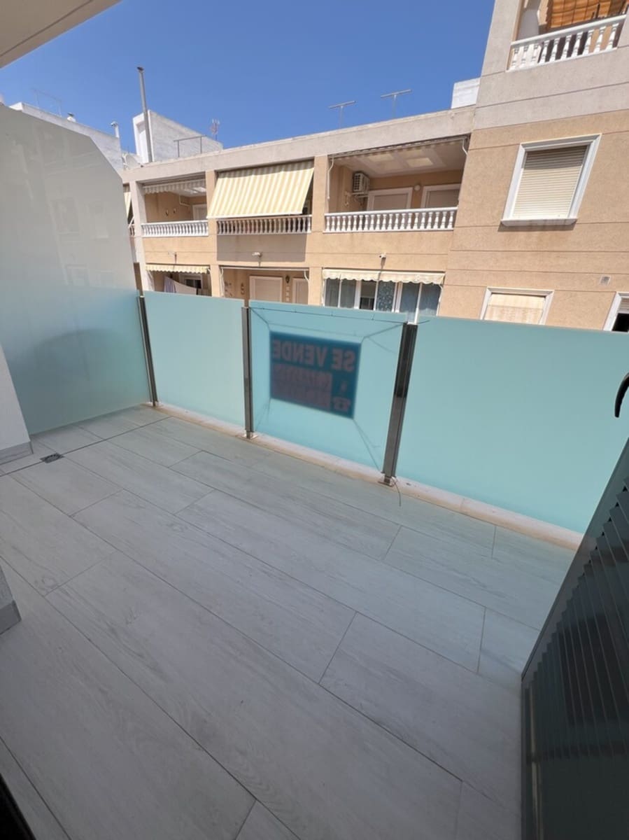 2 bedroom Apartment for sale in Torrevieja with pool - € 259,000 (Ref: 9155436)