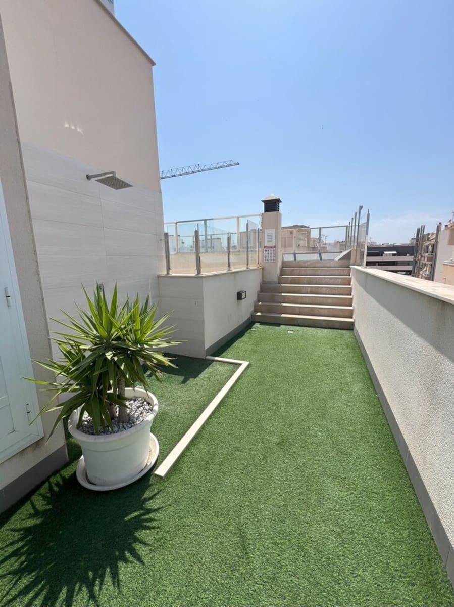 2 bedroom Apartment for sale in Torrevieja with pool - € 259,000 (Ref: 9155436)