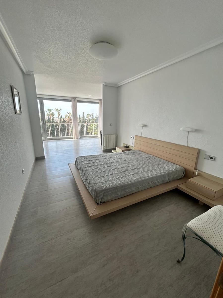 Chalet de 4 habitaciones en Ciudad Quesada en venta con piscina - 839.999 € (Ref: 9155448)