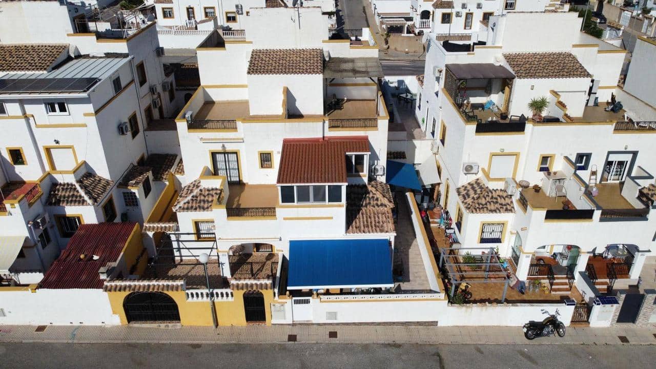 4 soveværelse Villa til salg i Torrevieja med swimmingpool - € 209.900 (Ref: 9155449)