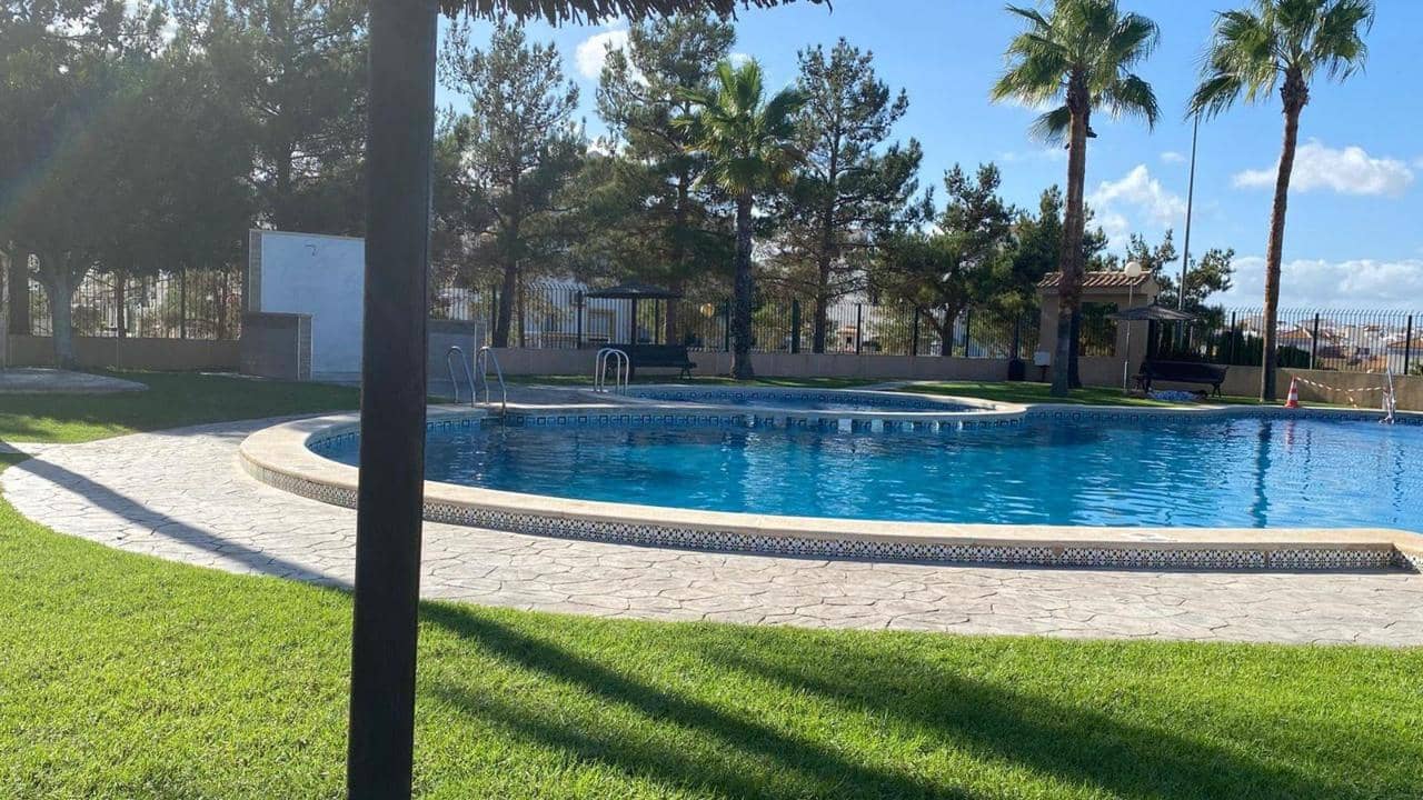 4 soveværelse Villa til salg i Torrevieja med swimmingpool - € 209.900 (Ref: 9155449)