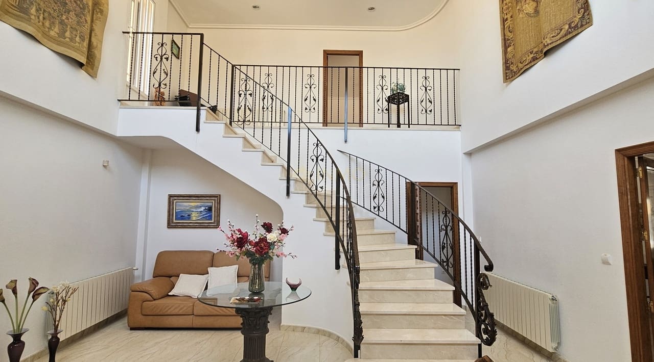 5 bedroom Villa for sale in Pinar de Campoverde - € 725,000 (Ref: 9155531)