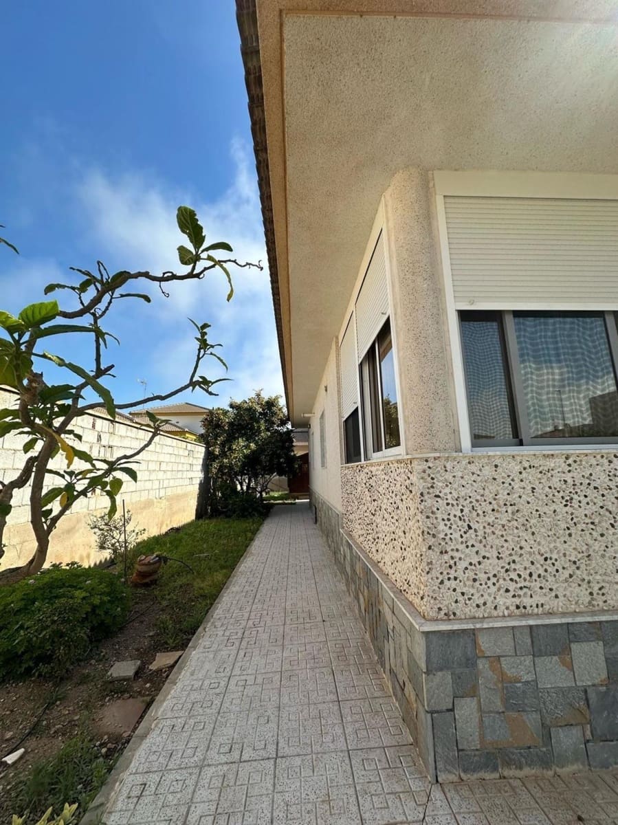 Chalet de 3 habitaciones en Los Alcázares en venta - 285.000 € (Ref: 9155605)