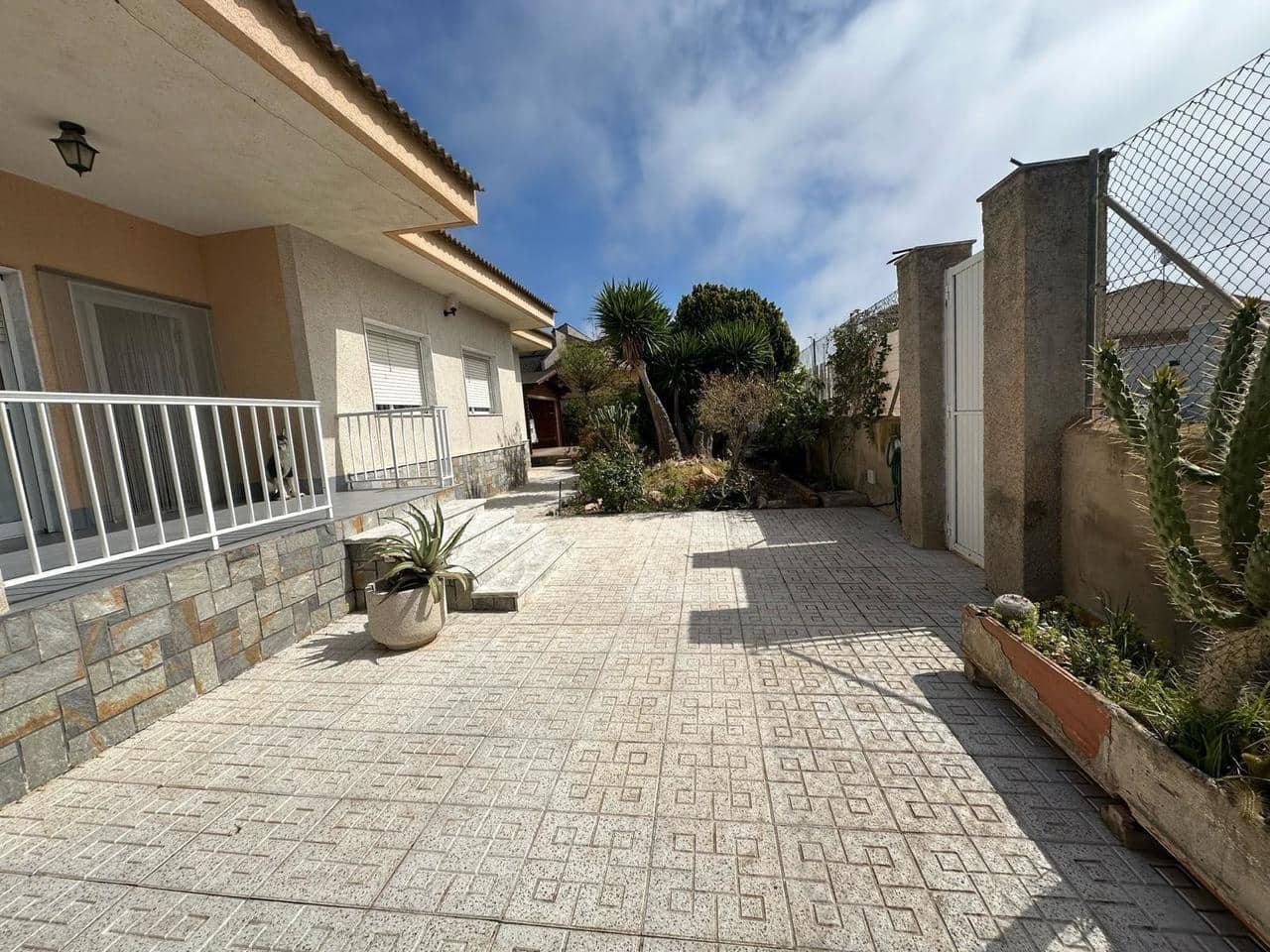 Chalet de 3 habitaciones en Los Alcázares en venta - 285.000 € (Ref: 9155605)