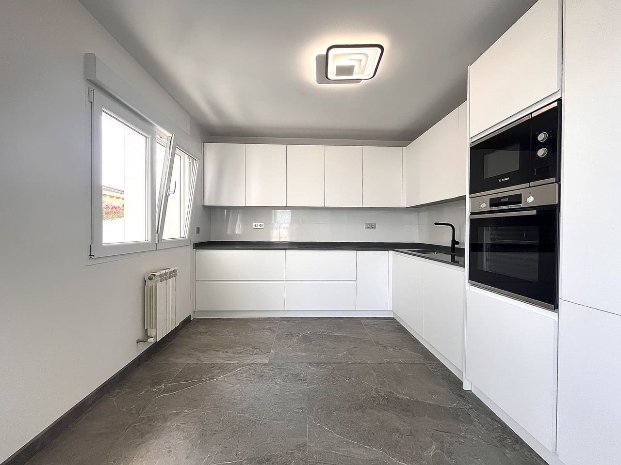 6 makuuhuone Huvila myytävänä paikassa Los Balcones - 1 050 000 € (Ref: 9155609)