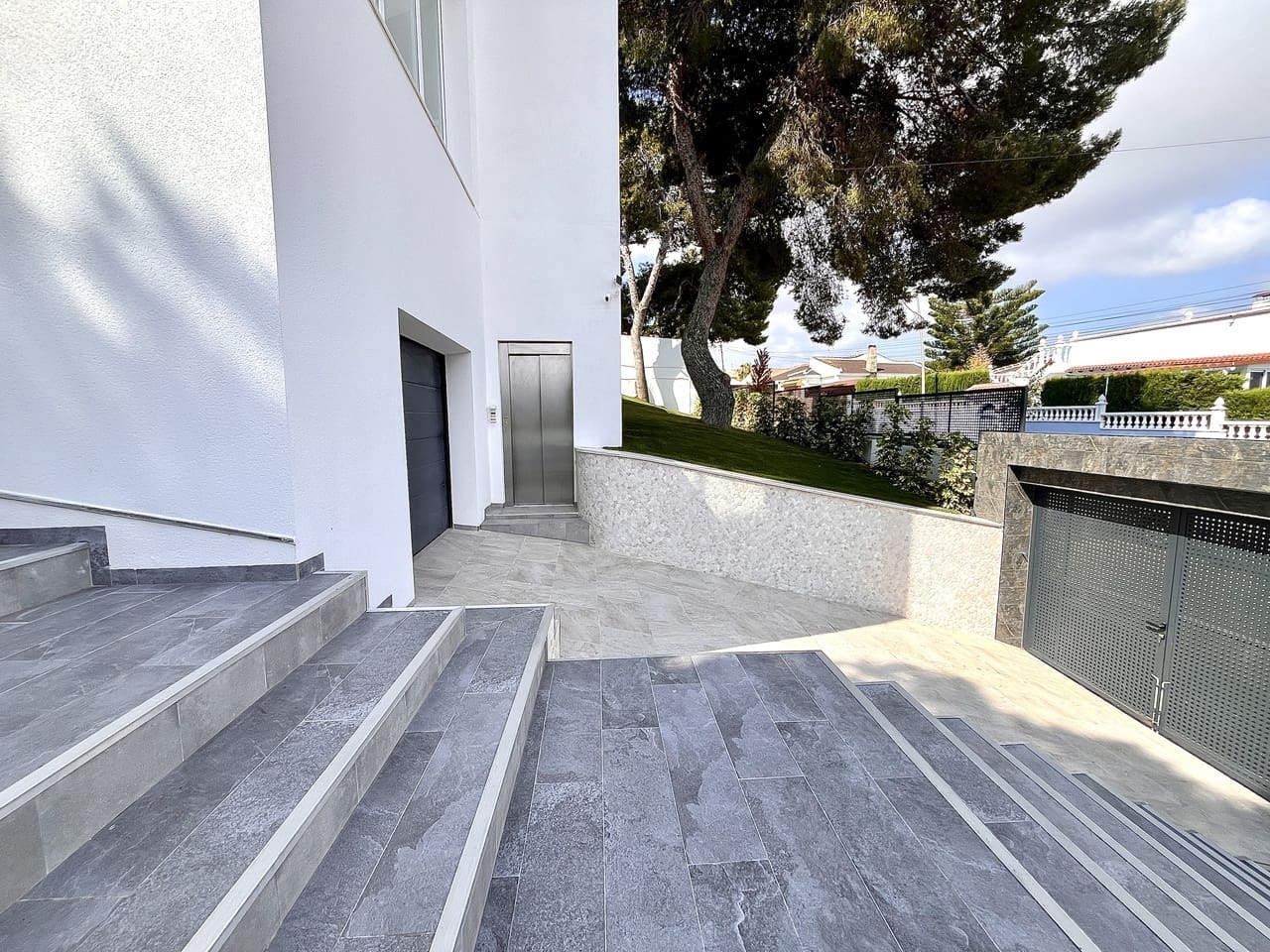 6 makuuhuone Huvila myytävänä paikassa Los Balcones - 1 050 000 € (Ref: 9155609)