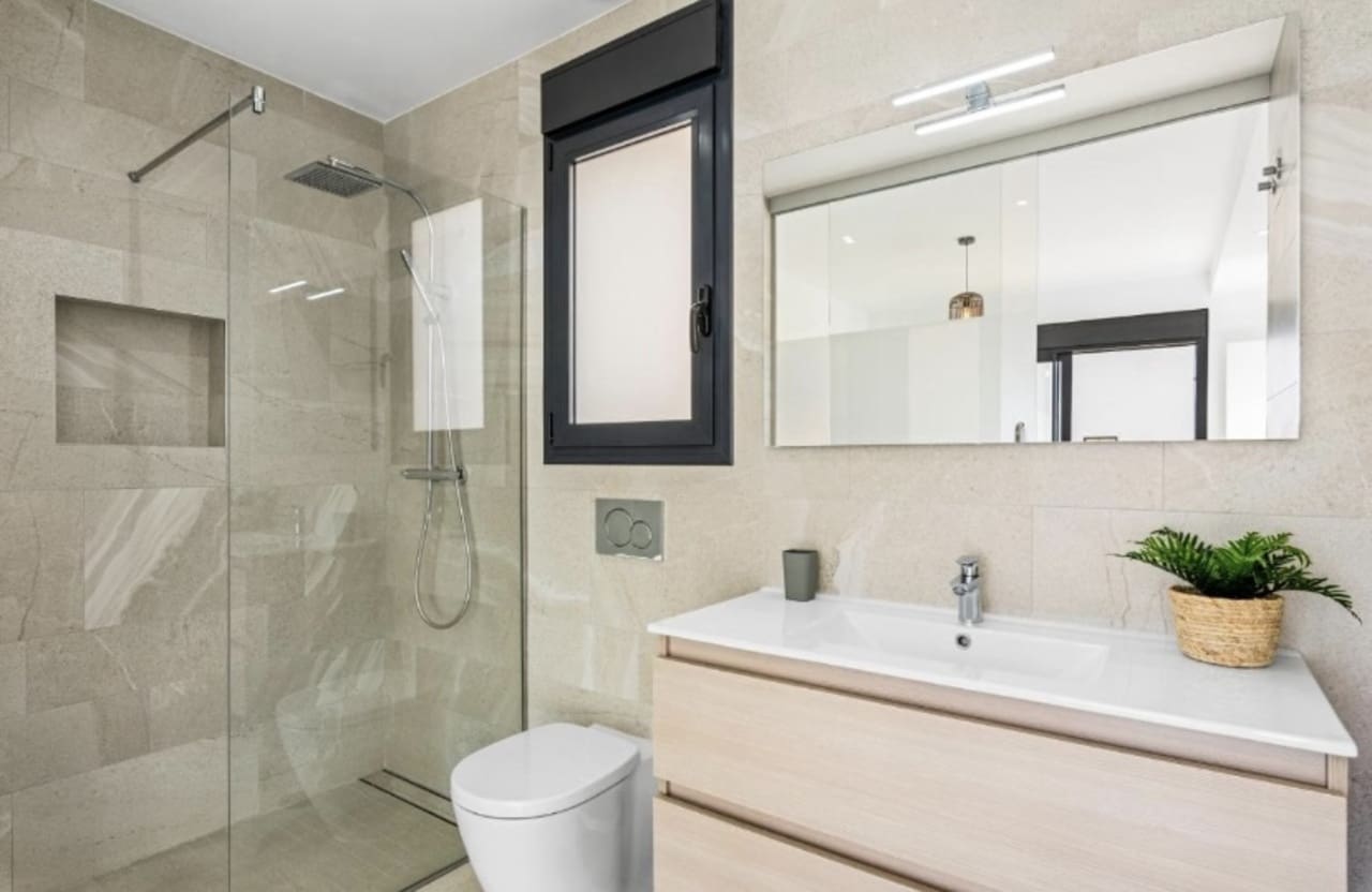 3 bedroom Villa for sale in San Miguel de Salinas - € 355,000 (Ref: 9155621)