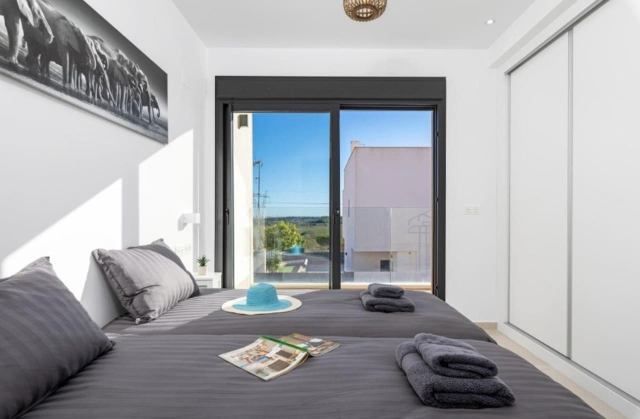 3 bedroom Villa for sale in San Miguel de Salinas - € 355,000 (Ref: 9155621)