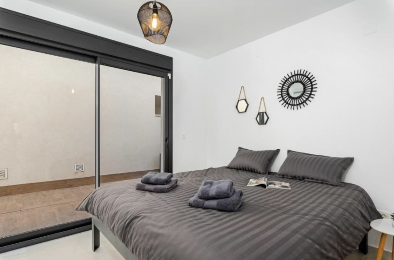 3 bedroom Villa for sale in San Miguel de Salinas - € 355,000 (Ref: 9155621)