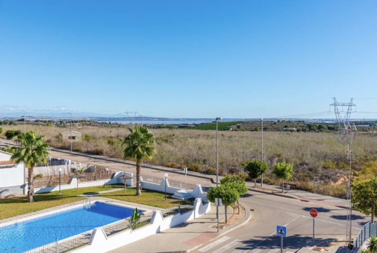 3 bedroom Villa for sale in San Miguel de Salinas - € 355,000 (Ref: 9155621)