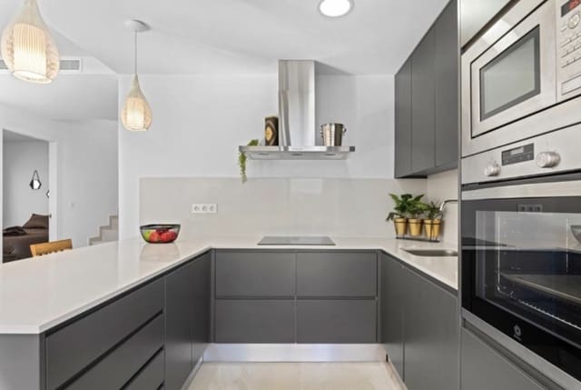 3 bedroom Villa for sale in San Miguel de Salinas - € 355,000 (Ref: 9155621)