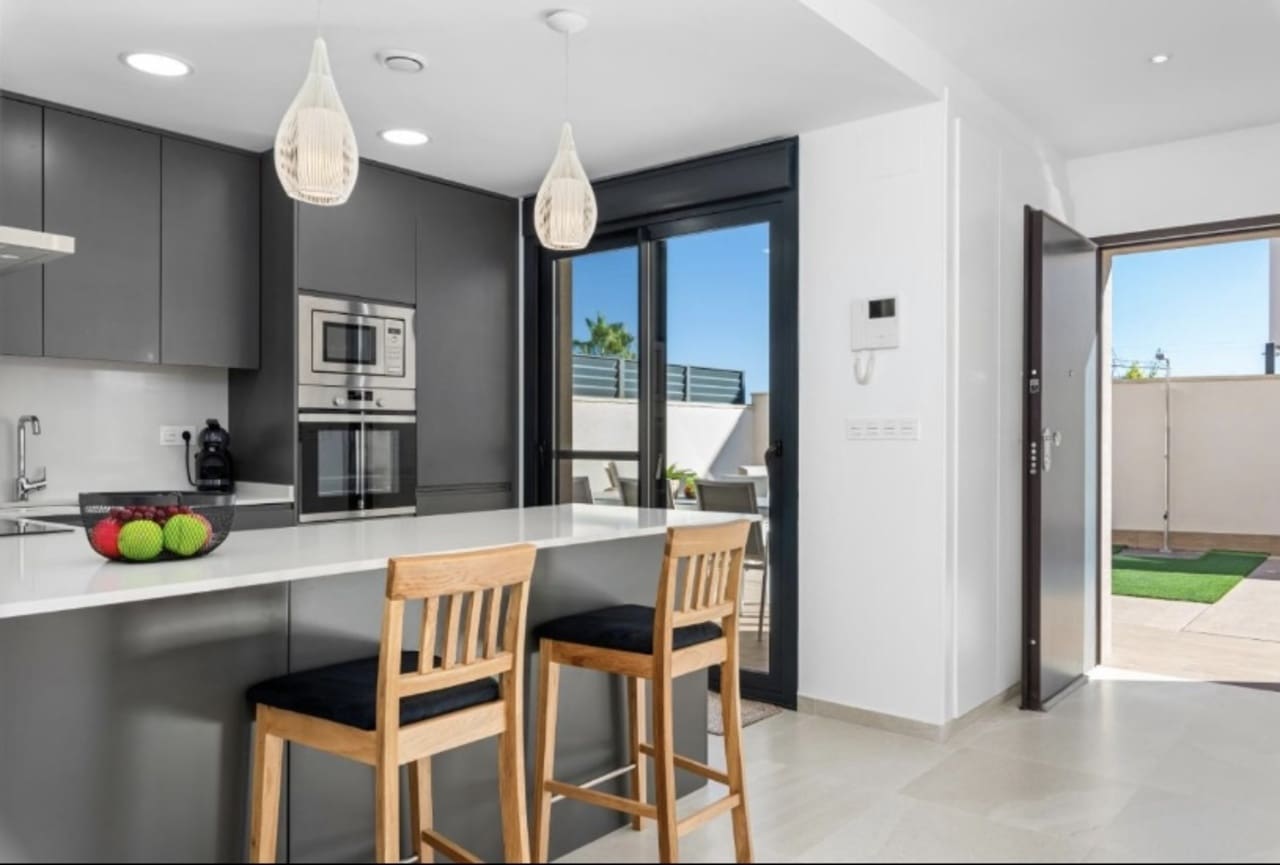 3 bedroom Villa for sale in San Miguel de Salinas - € 355,000 (Ref: 9155621)