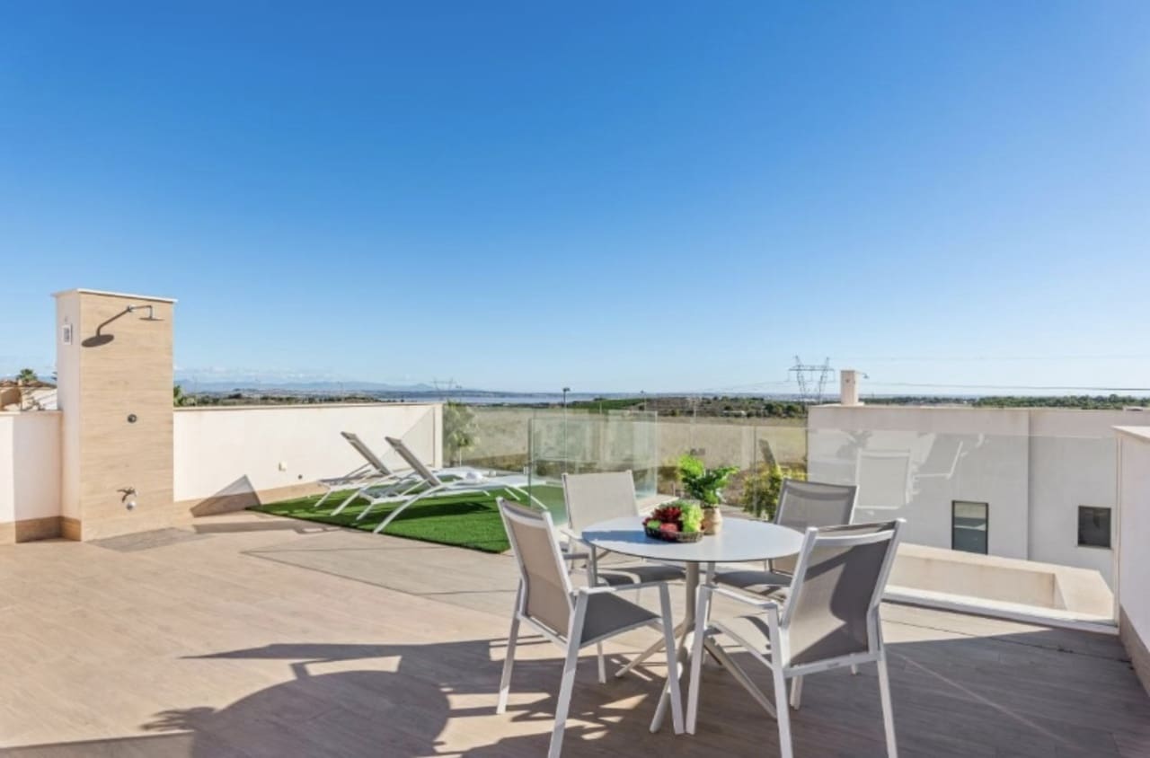 3 bedroom Villa for sale in San Miguel de Salinas - € 355,000 (Ref: 9155621)