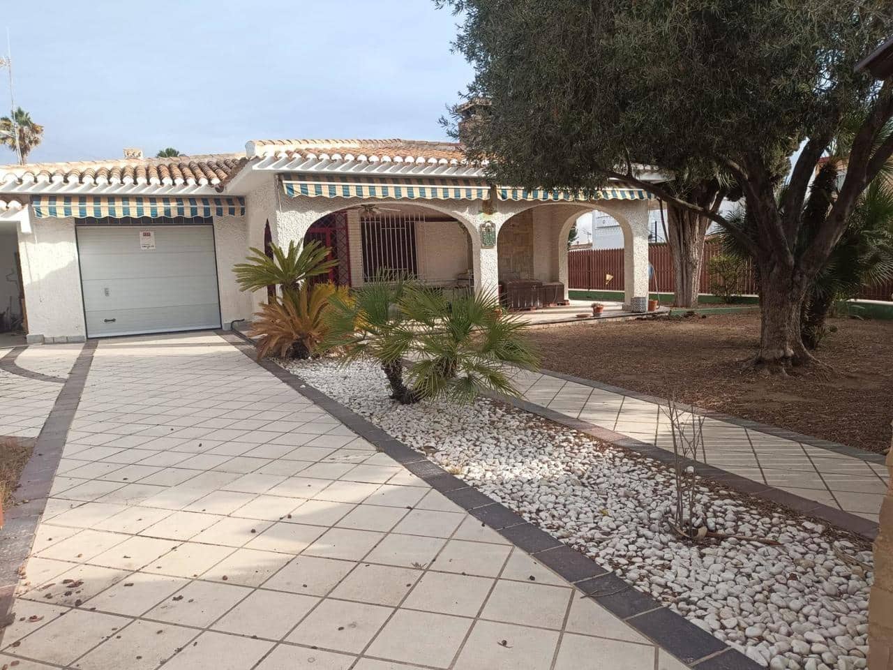 4 bedroom Villa for sale in Orihuela Costa - € 685,000 (Ref: 9155663)