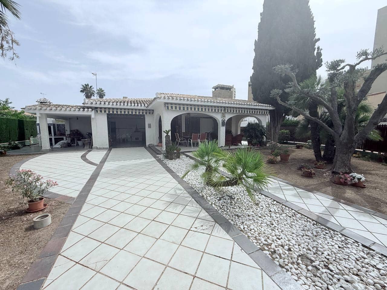 4 bedroom Villa for sale in Orihuela Costa - € 685,000 (Ref: 9155663)